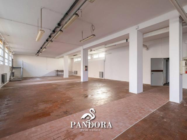 Palazzina commerciale in vendita a Gallarate