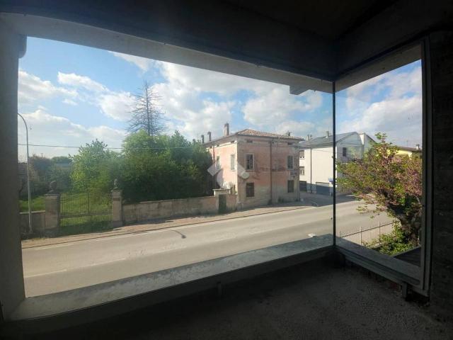 Palazzina commerciale in vendita a Gazoldo Degli Ippoliti