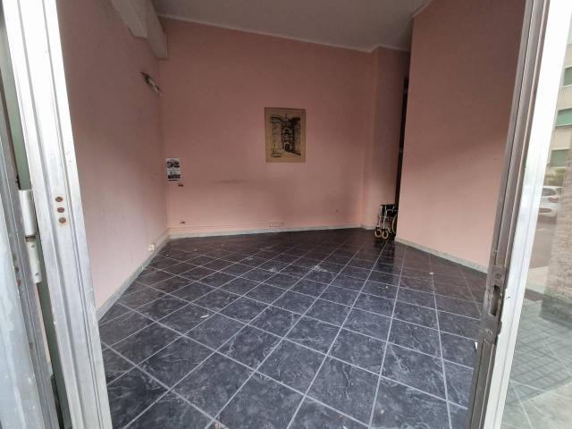 Palazzina commerciale in vendita a Genova