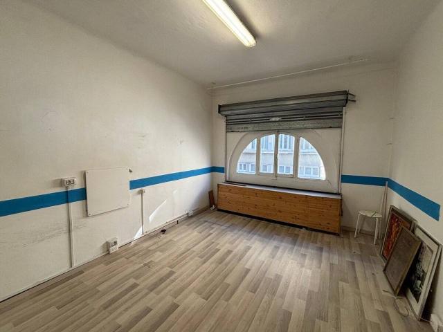 Palazzina commerciale in vendita a Genova