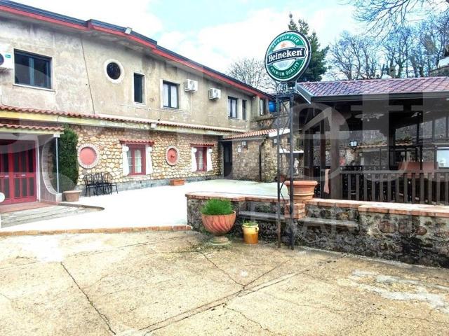 Palazzina commerciale in vendita a Girifalco