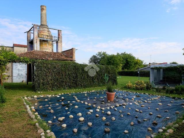 Palazzina commerciale in vendita a Goito