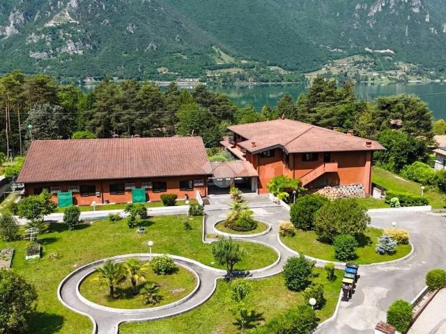 Palazzina commerciale in vendita a Idro