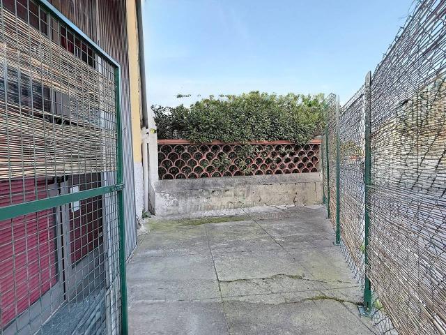 Palazzina commerciale in vendita a Lucca