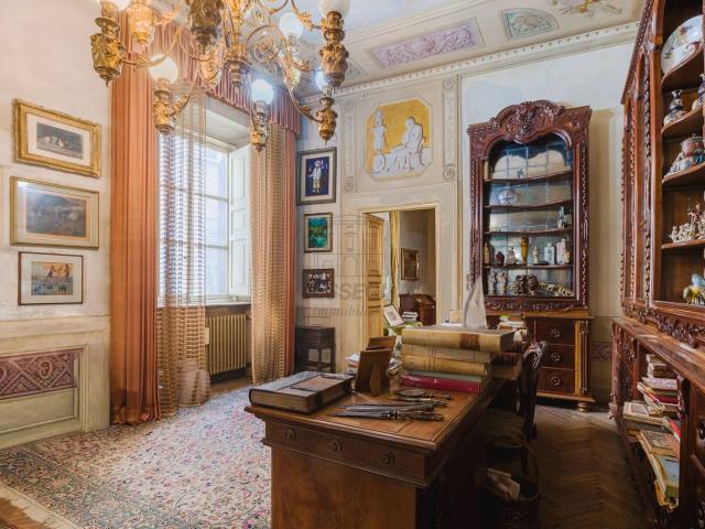 Palazzina commerciale in vendita a Lucca