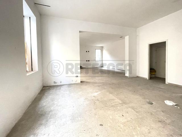 Palazzina commerciale in vendita a Padova