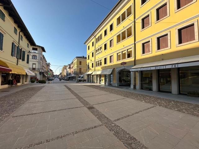 Palazzina commerciale in vendita a Palmanova