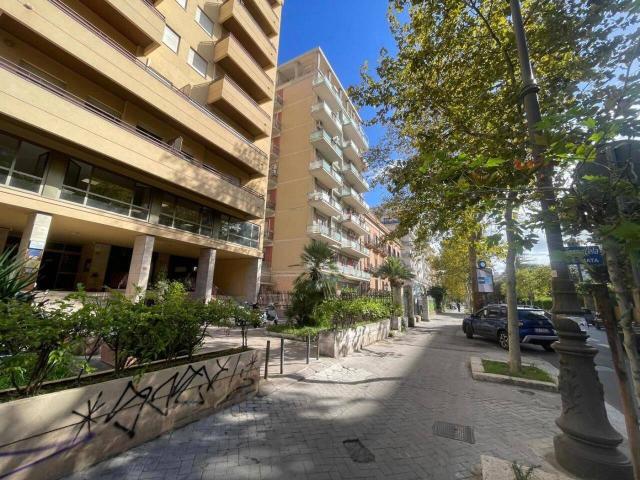 Palazzina commerciale in vendita a Palermo