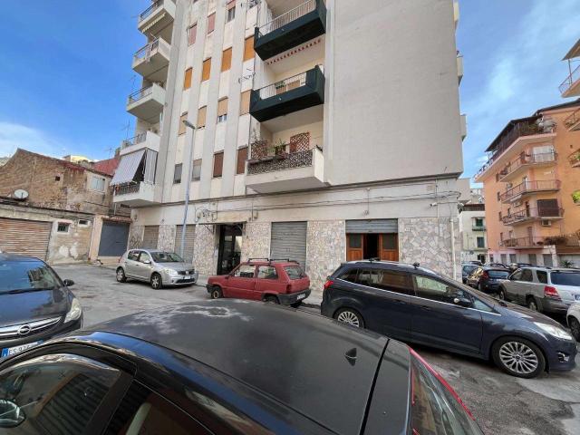 Palazzina commerciale in vendita a Palermo