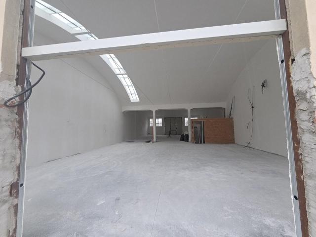 Palazzina commerciale in vendita a Pistoia