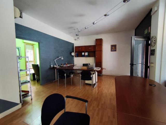 Palazzina commerciale in vendita a Pistoia