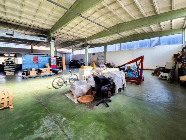 Palazzina commerciale in vendita a Podenzano