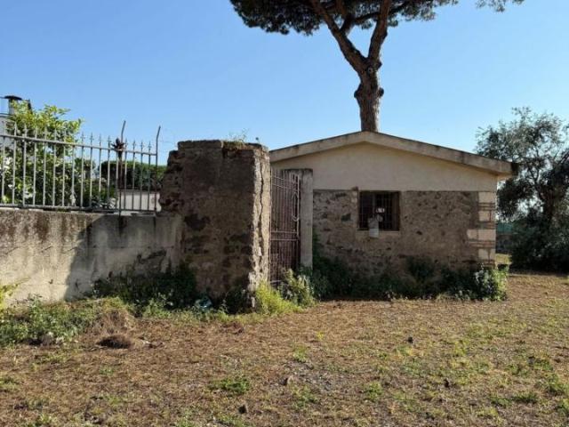 Palazzina commerciale in vendita a Pollena Trocchia
