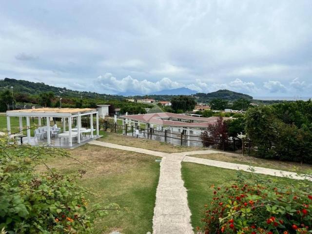 Palazzina commerciale in vendita a Pozzuoli