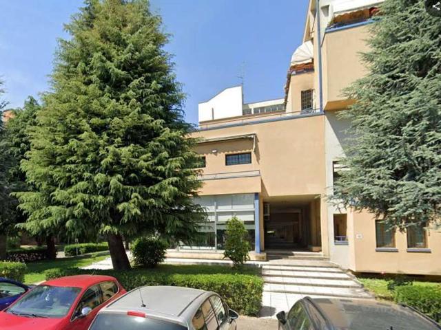 Palazzina commerciale in vendita a Reggio nell'Emilia