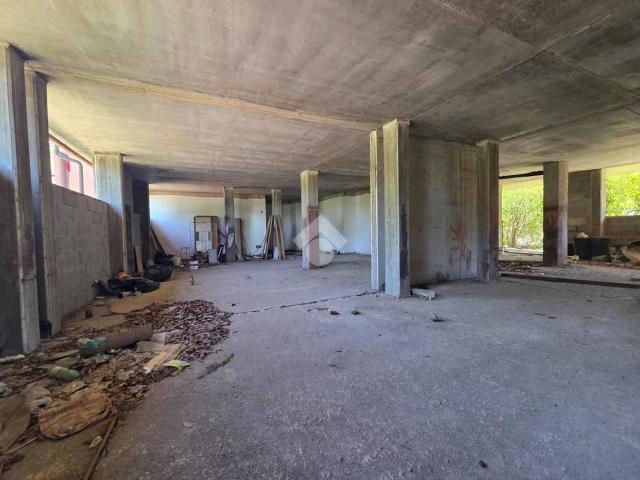 Palazzina commerciale in vendita a Roma