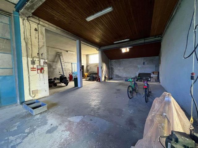 Palazzina commerciale in vendita a San Maurizio D'Opaglio