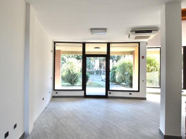 Palazzina commerciale in vendita a San Pietro In Casale