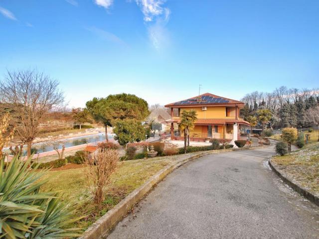 Palazzina commerciale in vendita a Santhia'