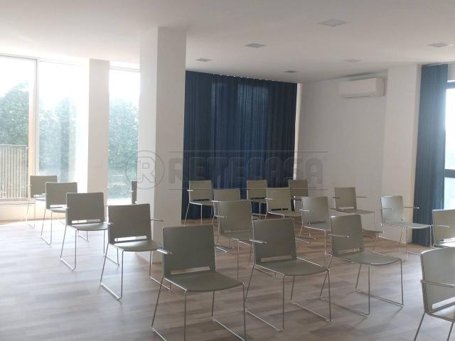 Palazzina commerciale in vendita a Schio