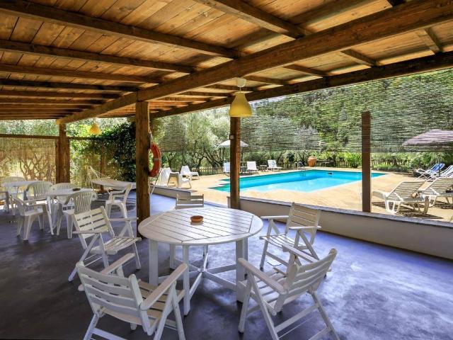 Palazzina commerciale in vendita a Terranuova Bracciolini