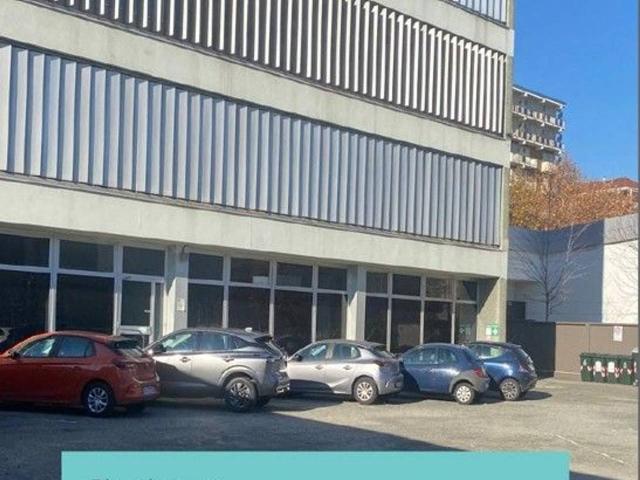 Palazzina commerciale in vendita a Torino