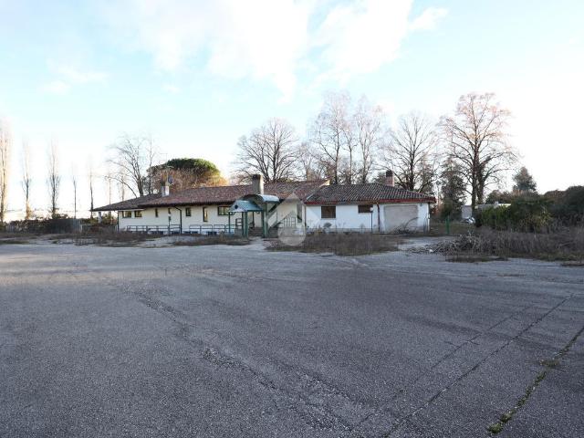 Palazzina commerciale in vendita a Tricesimo