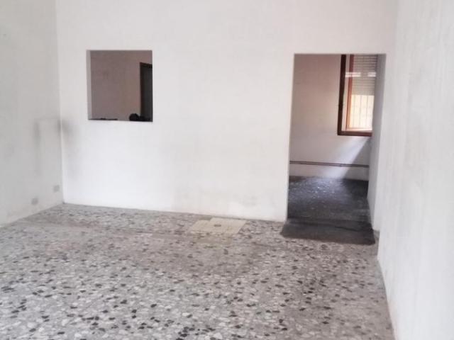 Palazzina commerciale in vendita a Viareggio