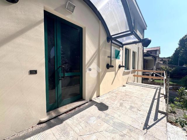 Palazzina commerciale in vendita a Volta Mantovana