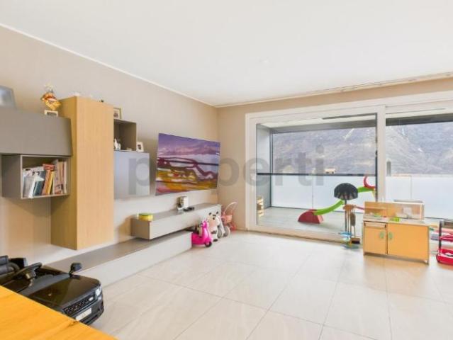 Palazzina a reddito a Claro 4 appartamenti in PPP, giardini, verande e ottima posizione INVESTIMENTO IMMOBILIARE A Claro, proponiamo in vendita una palazzina a reddito, in ottimo stato di manutenzione. La palazzina