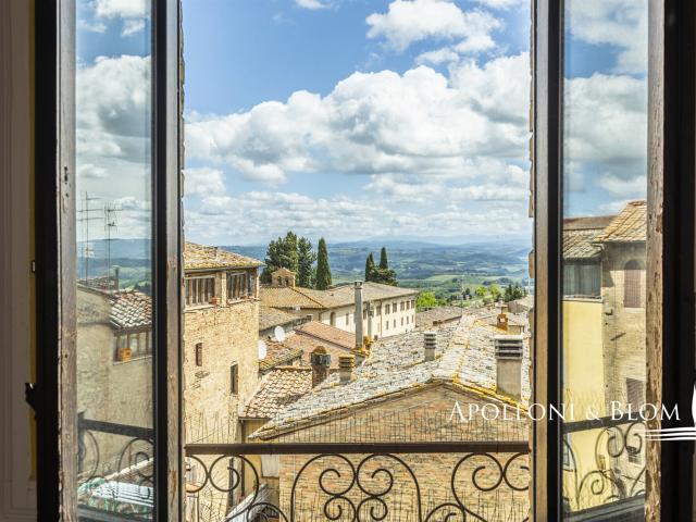 Palazzo Nobiliare del 1200 su cinque piani, centro storico d. 324m² San Gimignano