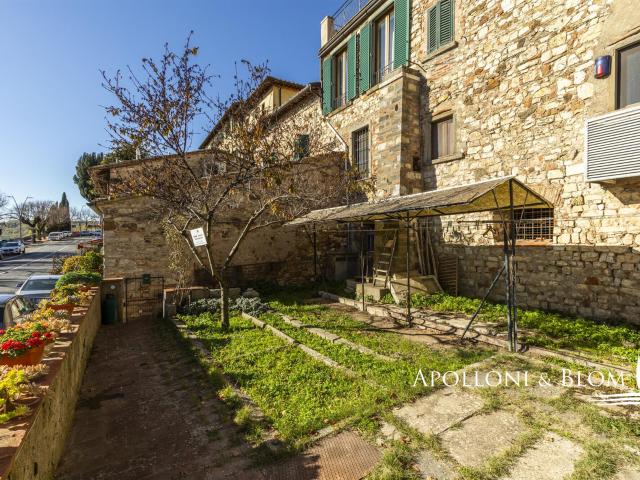 Palazzo Del 1700 In Centro Con Giardino, Radda In Chianti 302m² Radda in Chianti