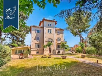 Palazzo di 1000 m² in vendita Roma, Italia