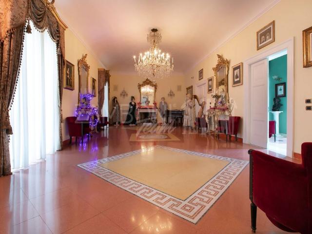 Palazzo di 1000 m² in vendita Via Pasquale Fratta 23, Santa Maria Capua Vetere, Campania