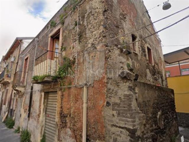 Palazzo di 131 mq a Ferrarotto, Palestro, Calcare Catania