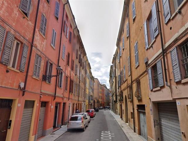 Palazzo di 250 mq a Centro Modena