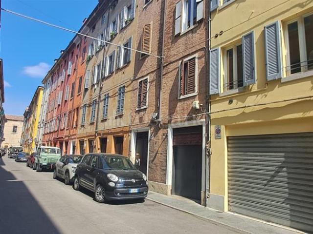Palazzo di 250 mq a Centro Modena