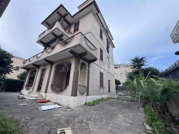 Palazzo di 380 mq a Centro Nettuno