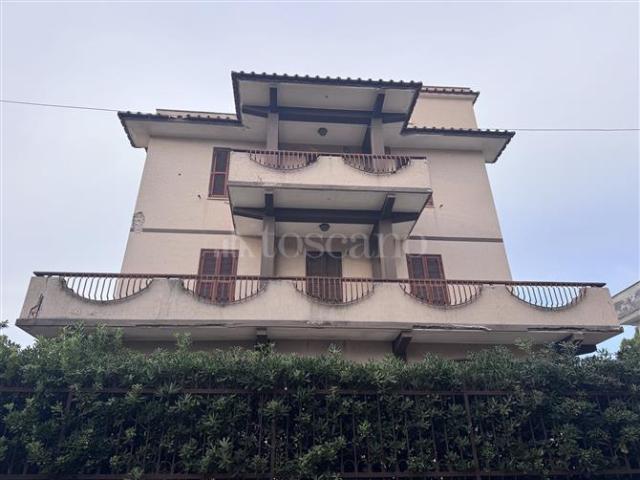 Palazzo di 380 mq a Centro Nettuno