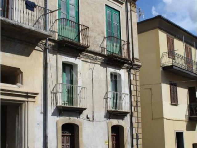 Palazzo di 300 mq a Montemurro