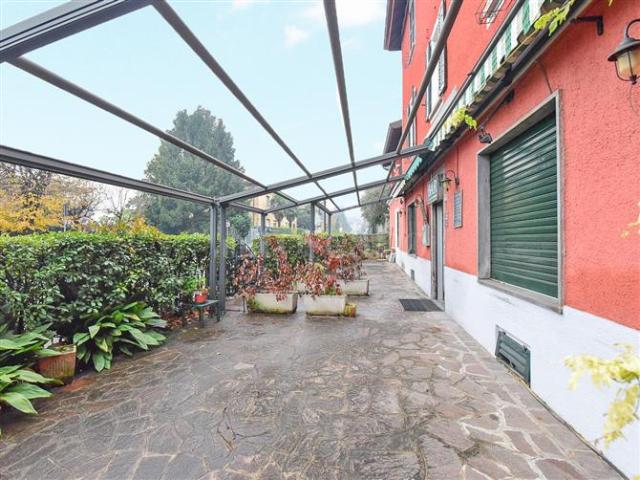 Palazzo di 300 mq a Centro Erba