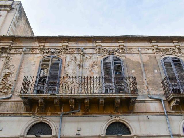 Palazzo di 330 m² in vendita Noto, Italia