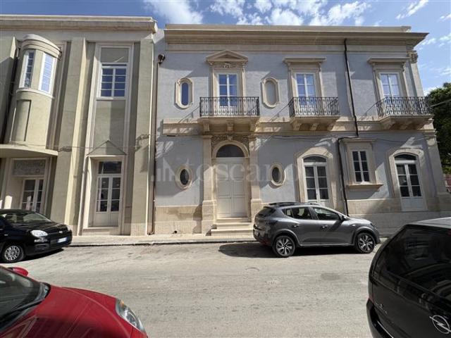 Palazzo di 420 mq a Gelone, Cadorna, Borgata, Santa Lucia Siracusa