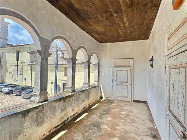 Palazzo di 600 mq a Montefusco