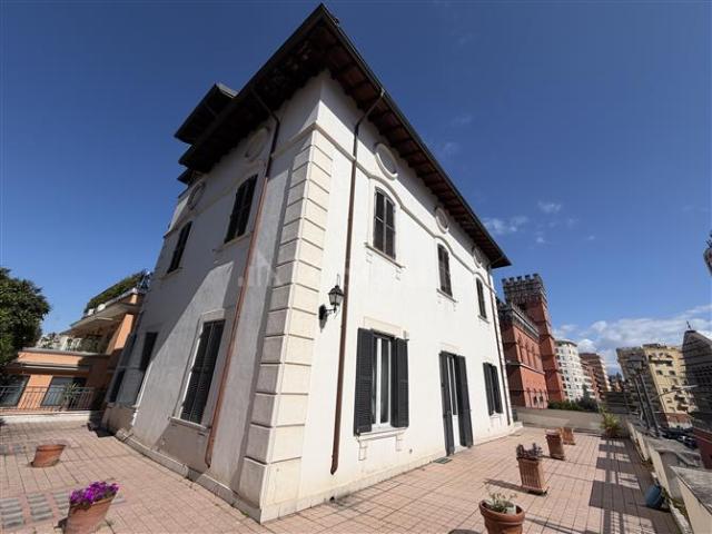 Palazzo di 800 mq a Re di Roma, San Giovanni Roma