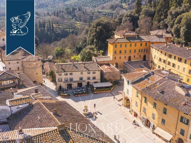 Palazzo di 900 m² in vendita Cetona, Italia