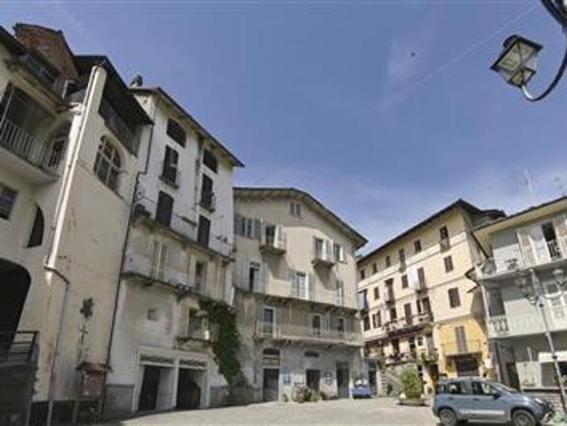 Palazzo / Edificio a Lanzo Torinese