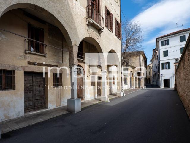 Palazzo in vendita a Treviso, Centro storico