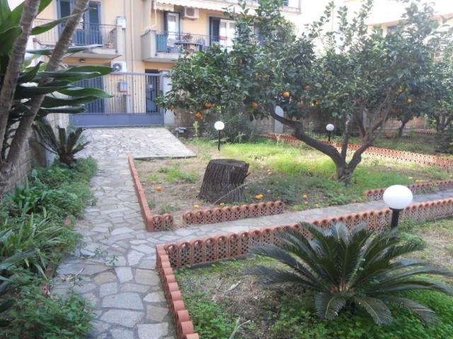 Villa bifamiliare in vendita a Villafranca Tirrena via Nazionale