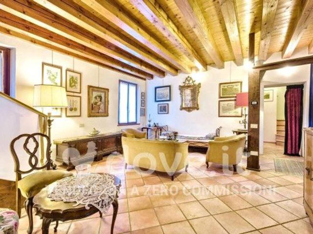 Palazzo in vendita a Vittorio Veneto